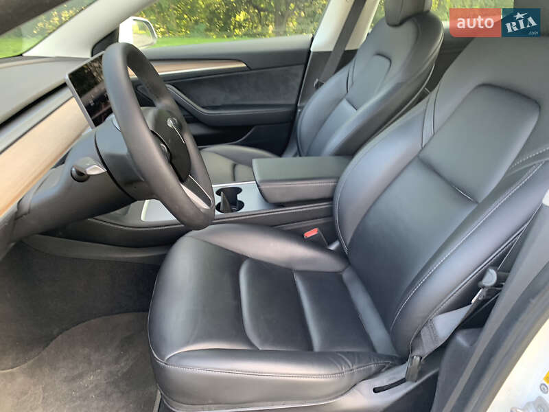 Седан Tesla Model 3 2021 в Києві