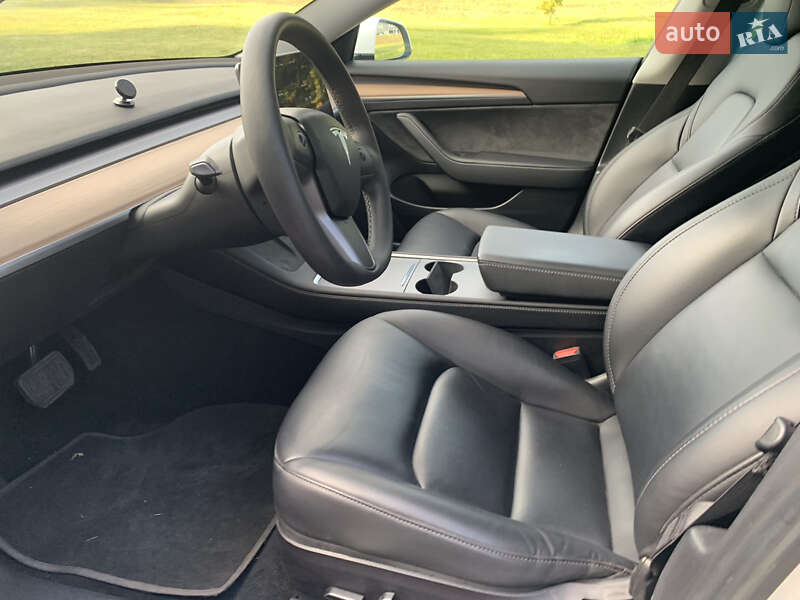 Седан Tesla Model 3 2021 в Києві