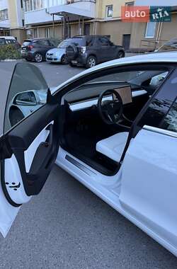 Седан Tesla Model 3 2020 в 