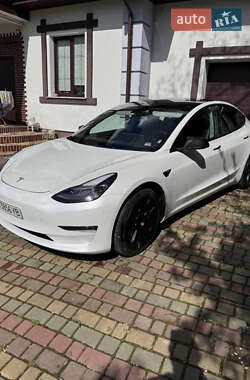 Седан Tesla Model 3 2022 в 