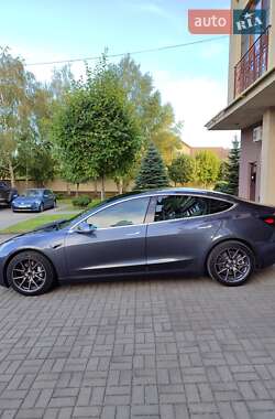 Седан Tesla Model 3 2019 в 