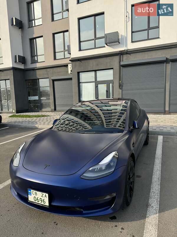 Седан Tesla Model 3 2022 в Чернигове