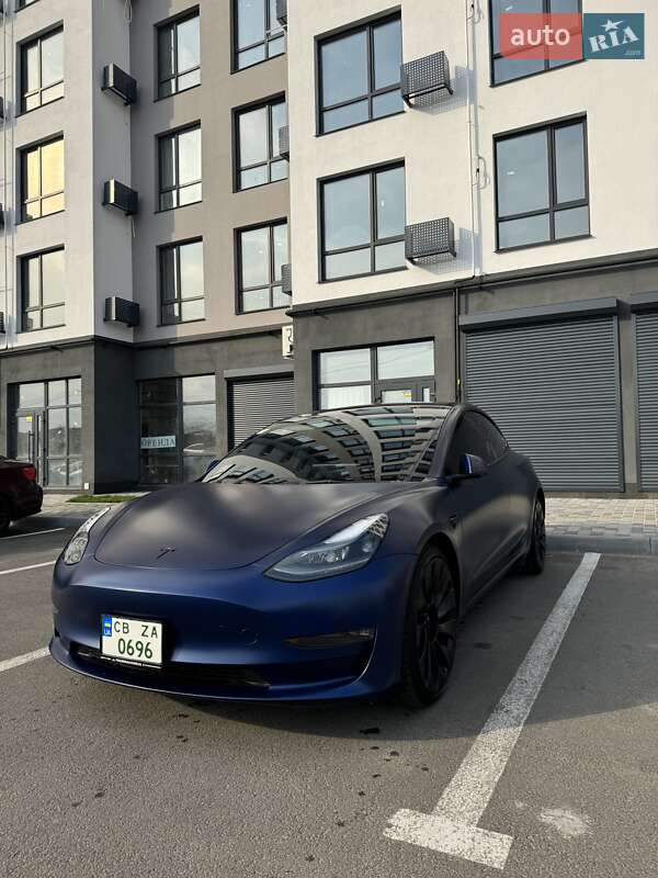 Седан Tesla Model 3 2022 в Чернигове