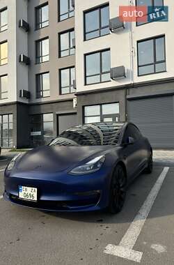 Седан Tesla Model 3 2022 в 