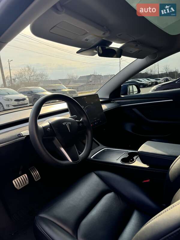 Седан Tesla Model 3 2022 в Чернигове