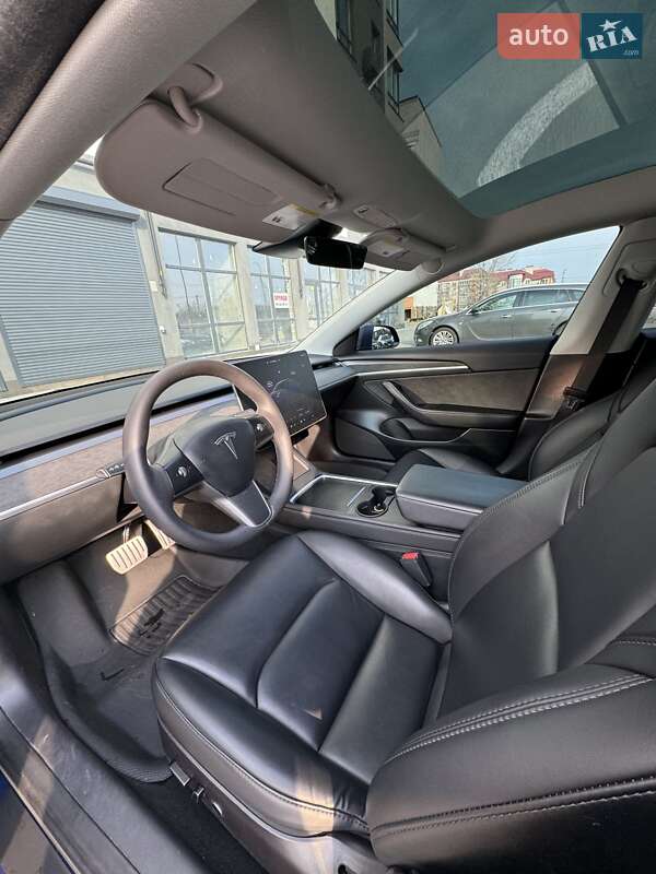 Седан Tesla Model 3 2022 в Чернигове