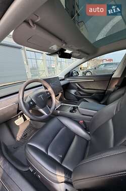 Седан Tesla Model 3 2022 в 