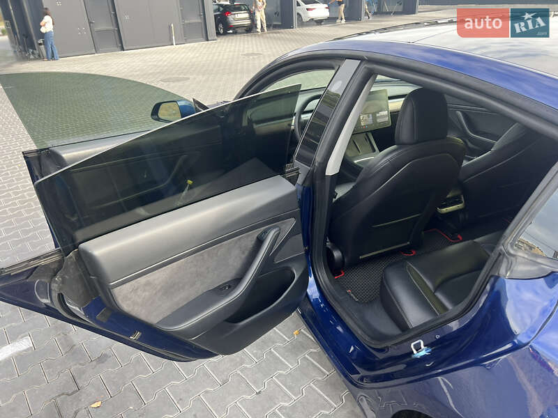 Седан Tesla Model 3 2021 в Вінниці