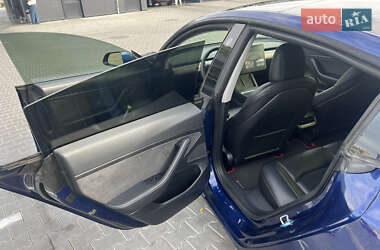 Седан Tesla Model 3 2021 в 