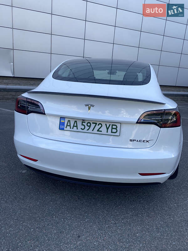 Седан Tesla Model 3 2023 в Броварах