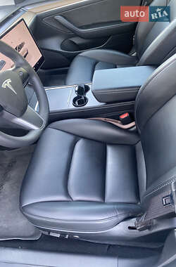 Седан Tesla Model 3 2023 в 
