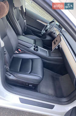 Седан Tesla Model 3 2023 в 