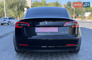 Седан Tesla Model 3 2020 в 