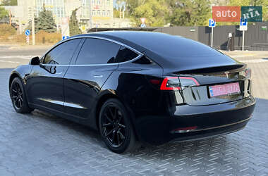 Седан Tesla Model 3 2020 в 