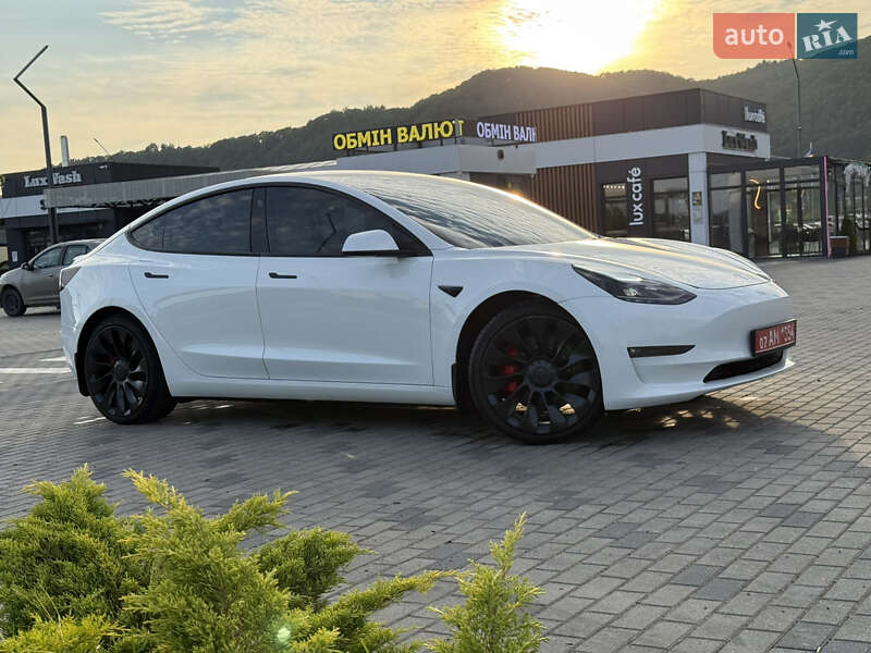 Седан Tesla Model 3 2023 в 