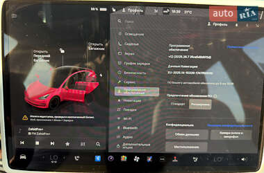 Седан Tesla Model 3 2023 в 
