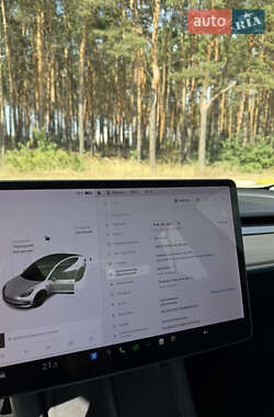 Седан Tesla Model 3 2021 в 