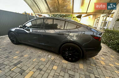 Седан Tesla Model 3 2022 в 