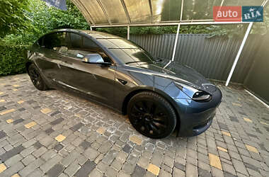 Седан Tesla Model 3 2022 в 
