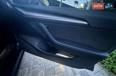 Седан Tesla Model 3 2022 в 