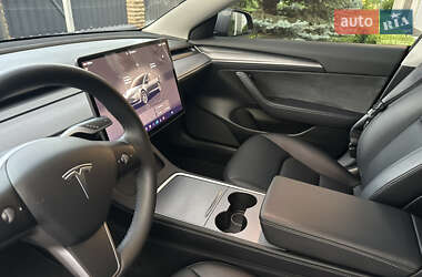Седан Tesla Model 3 2022 в 
