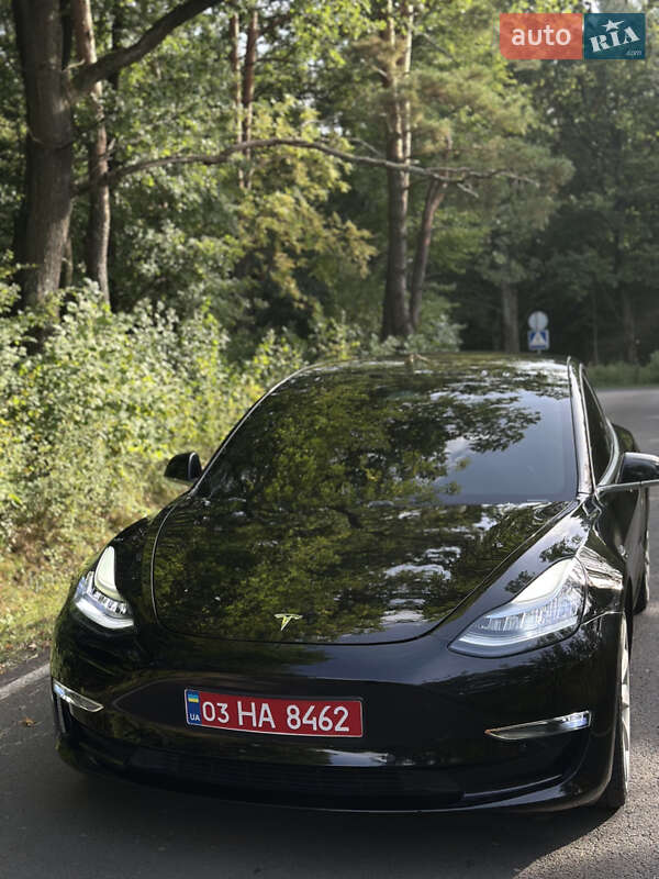 Седан Tesla Model 3 2019 в Луцьку