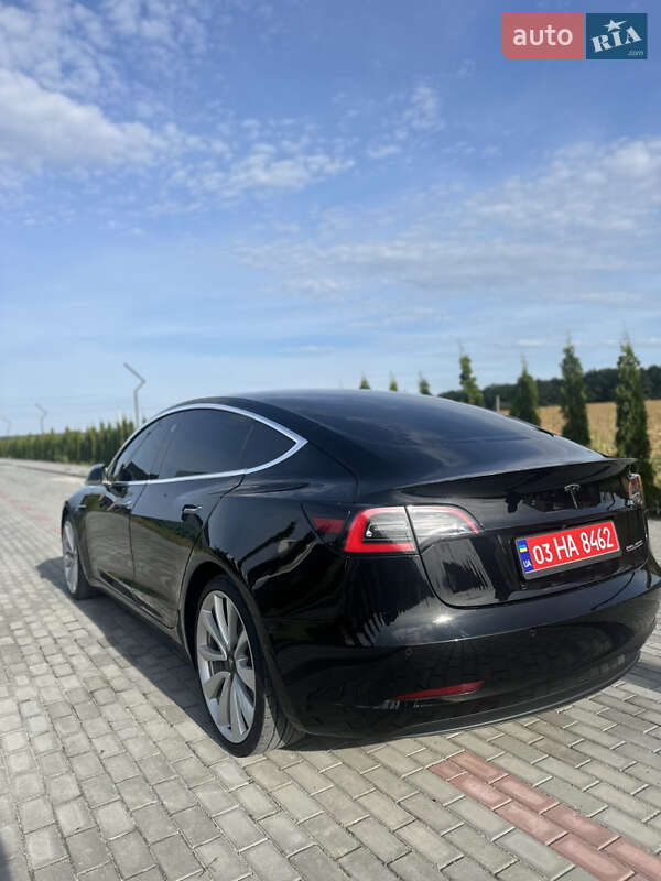 Седан Tesla Model 3 2019 в Луцьку