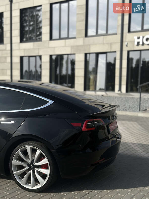 Седан Tesla Model 3 2019 в Луцьку