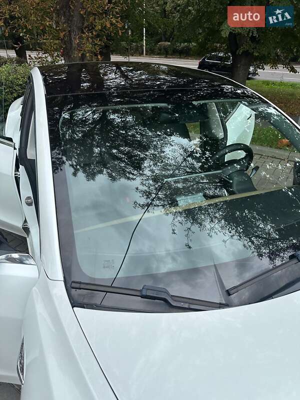 Седан Tesla Model 3 2019 в Львові