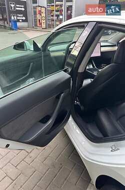 Седан Tesla Model 3 2019 в 