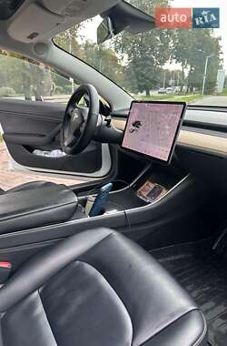 Седан Tesla Model 3 2019 в 