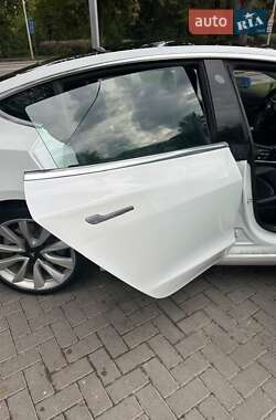 Седан Tesla Model 3 2019 в 