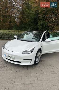 Седан Tesla Model 3 2019 в 
