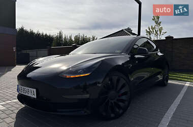 Седан Tesla Model 3 2021 в 