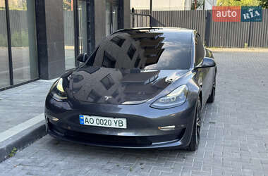 Седан Tesla Model 3 2021 в 