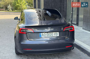 Седан Tesla Model 3 2021 в 