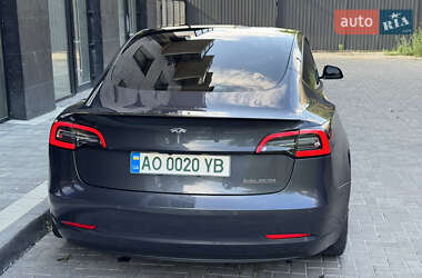 Седан Tesla Model 3 2021 в 