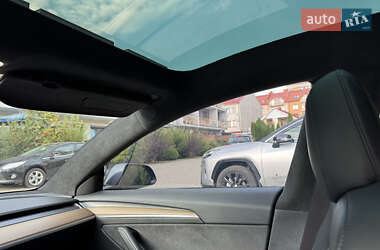 Седан Tesla Model 3 2021 в 