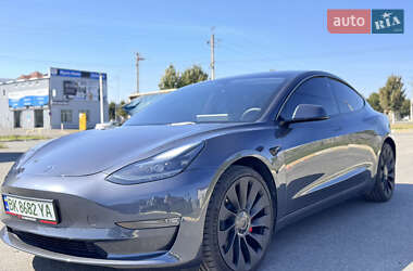 Седан Tesla Model 3 2023 в 