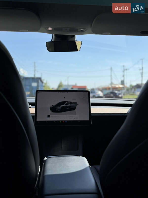 Седан Tesla Model 3 2023 в Буче