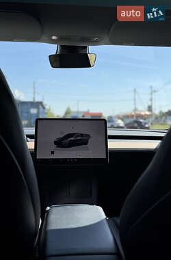 Седан Tesla Model 3 2023 в 