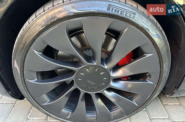 Седан Tesla Model 3 2023 в 