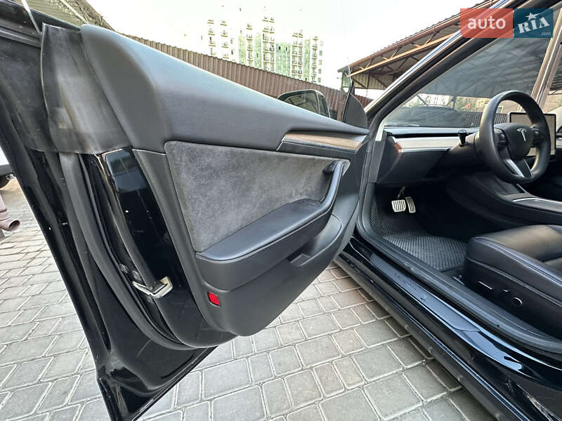 Седан Tesla Model 3 2023 в Одесі