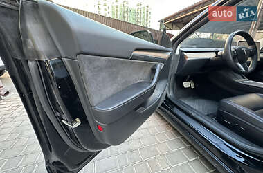 Седан Tesla Model 3 2023 в 