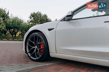 Седан Tesla Model 3 2023 в 
