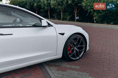 Седан Tesla Model 3 2023 в 