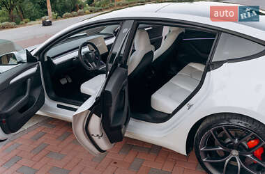 Седан Tesla Model 3 2023 в 