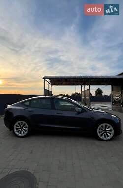 Седан Tesla Model 3 2021 в 