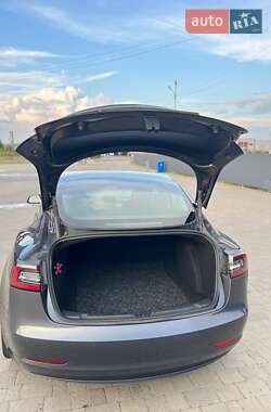Седан Tesla Model 3 2021 в 