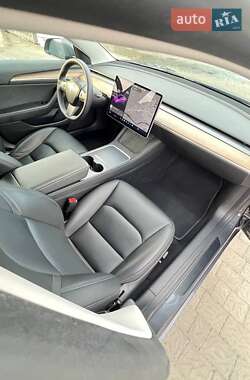Седан Tesla Model 3 2021 в 